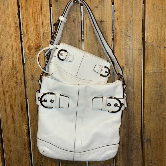 Coach White Leather Shoulder Bag with matching wallet - Picture 6 of 9